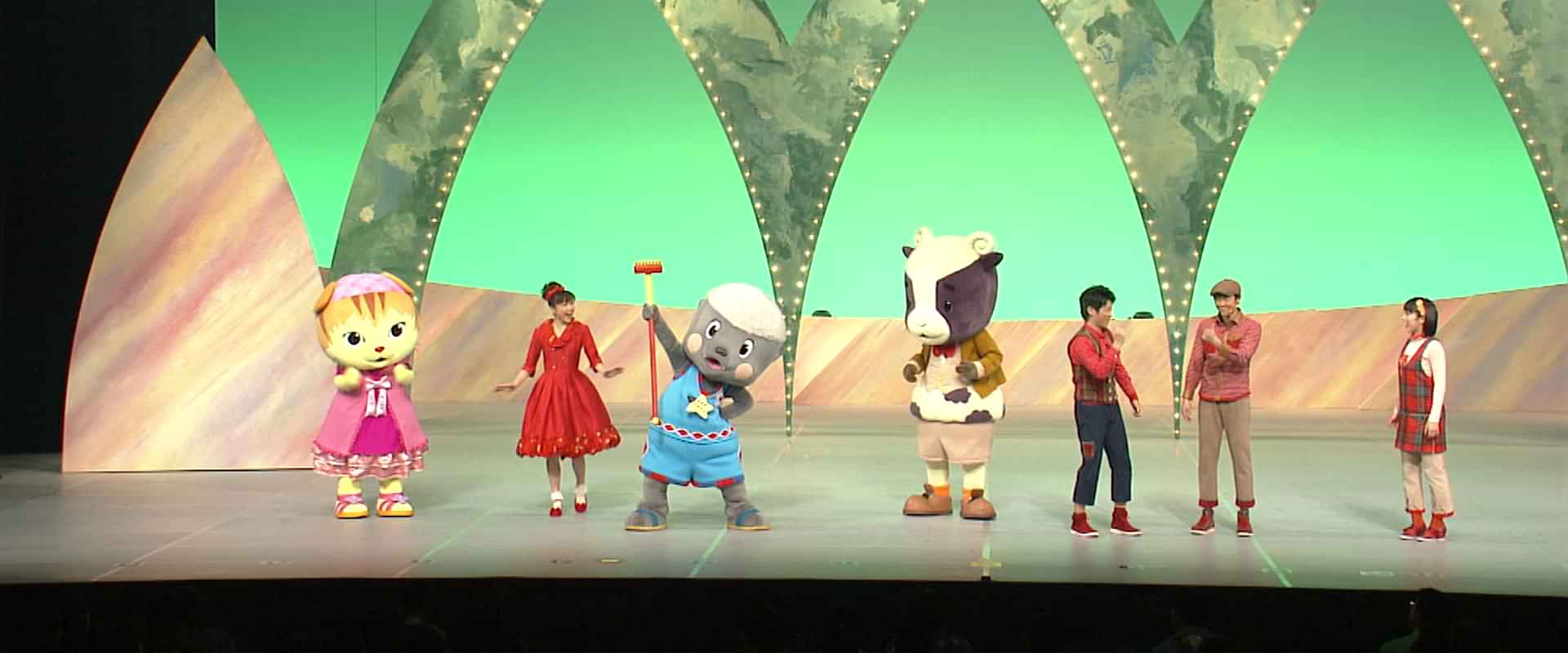 「NHKおかあさんといっしょ ファミリーコンサート どうする？どうなる！ごちそうまつり 」の動画視聴・あらすじ