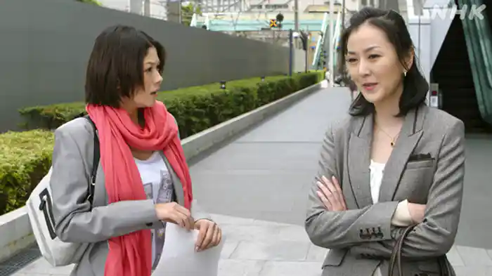 「私たち、逃げなくちゃ」