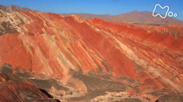 「絶景と芸術が刻まれた道」