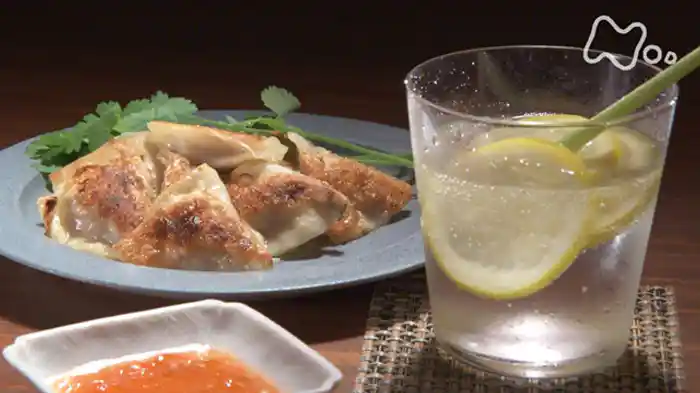 「レモンサワーを呑（の）む」