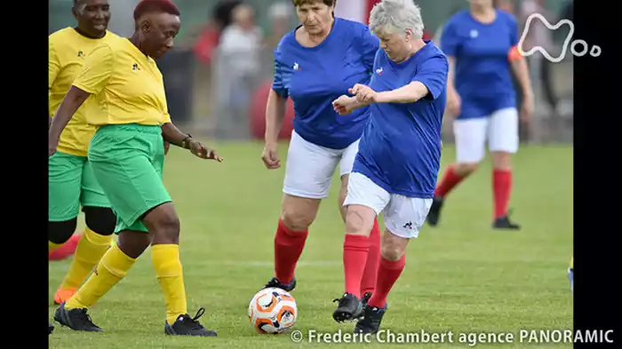 「マミー・フット！おばあちゃんはサッカー選手」
