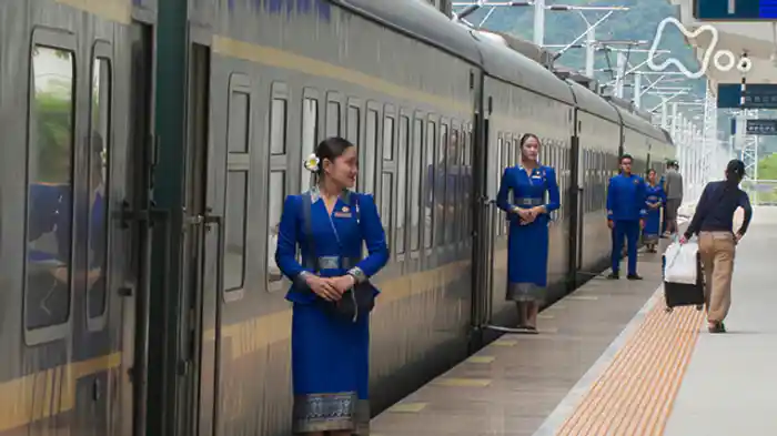 （９）ラオス縦断　“祈りの国”の最新列車