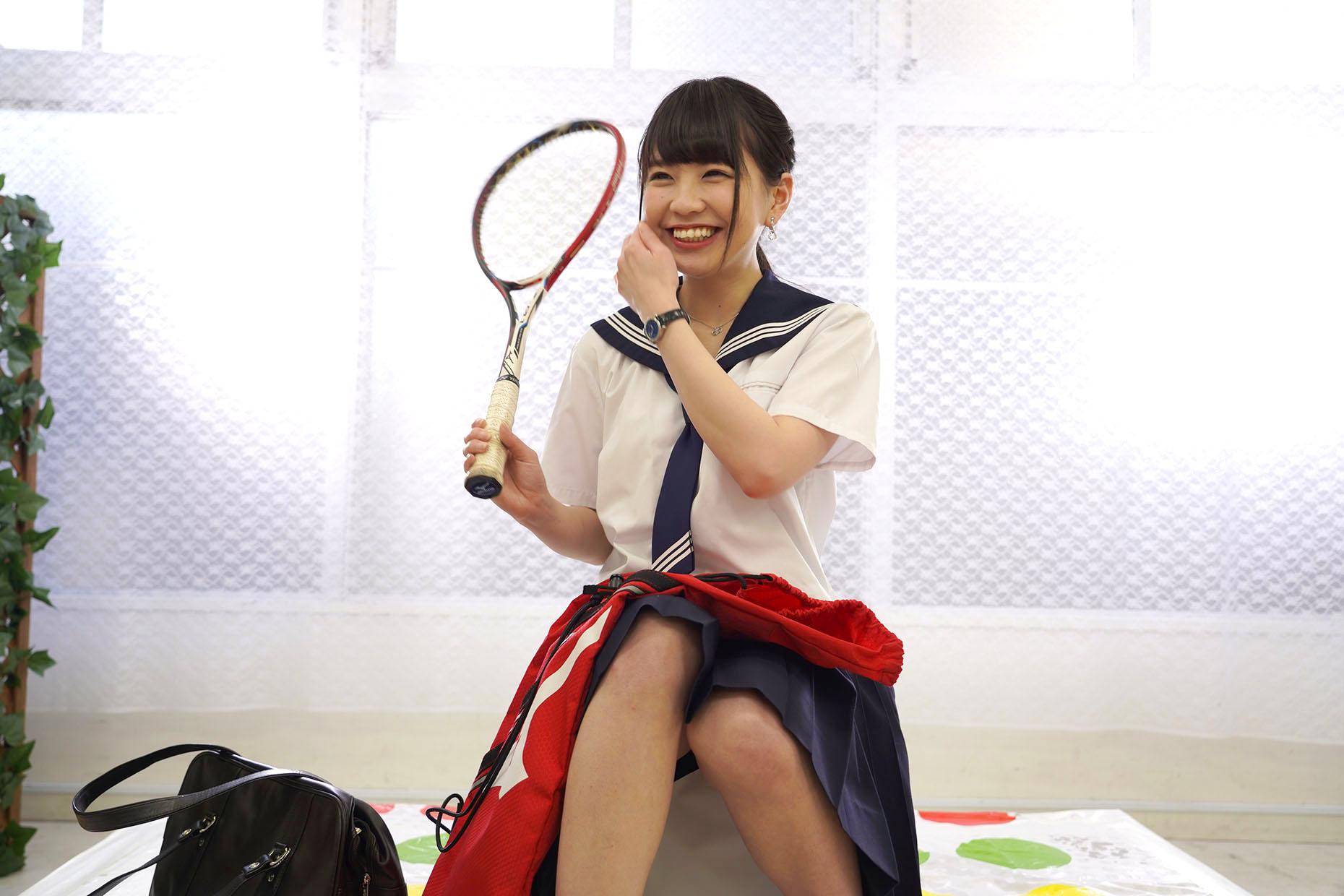 街行く女子〇校生が制服姿で“固定電マ”ツイスターゲーム!羞恥ポーズで敏感おま〇こを刺激され痙攣イキ!!人生初の中出しメス堕ちSEX!!