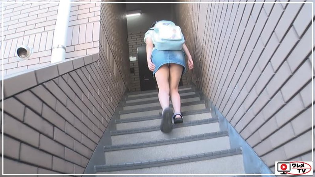 こんにちは美少女ちゃん！パイパンモリ〇ン潮吹き