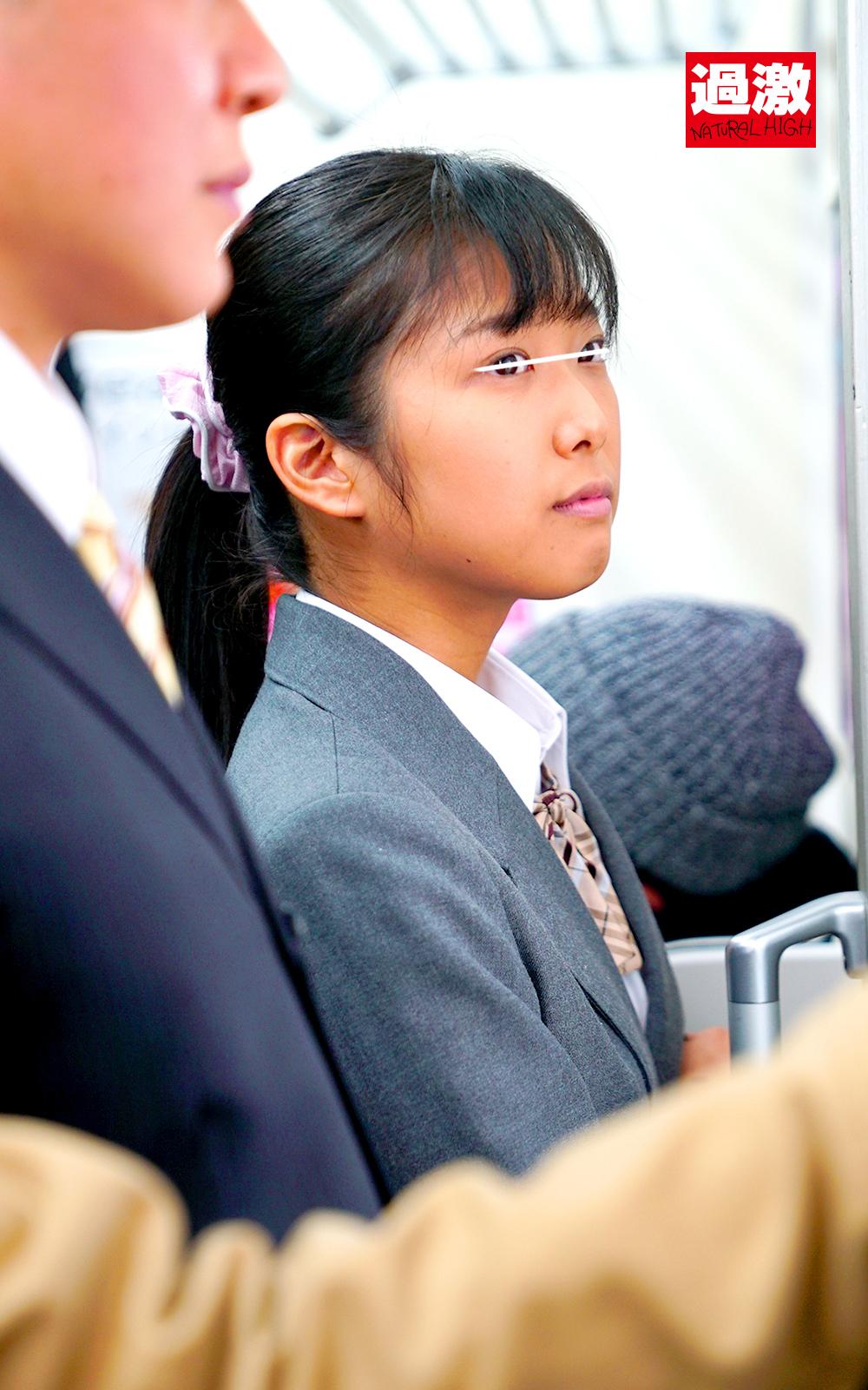 痴漢師に電車の隅でこっそりイラマされ顔面えずき汁まみれで泣き寝入りする女子○生