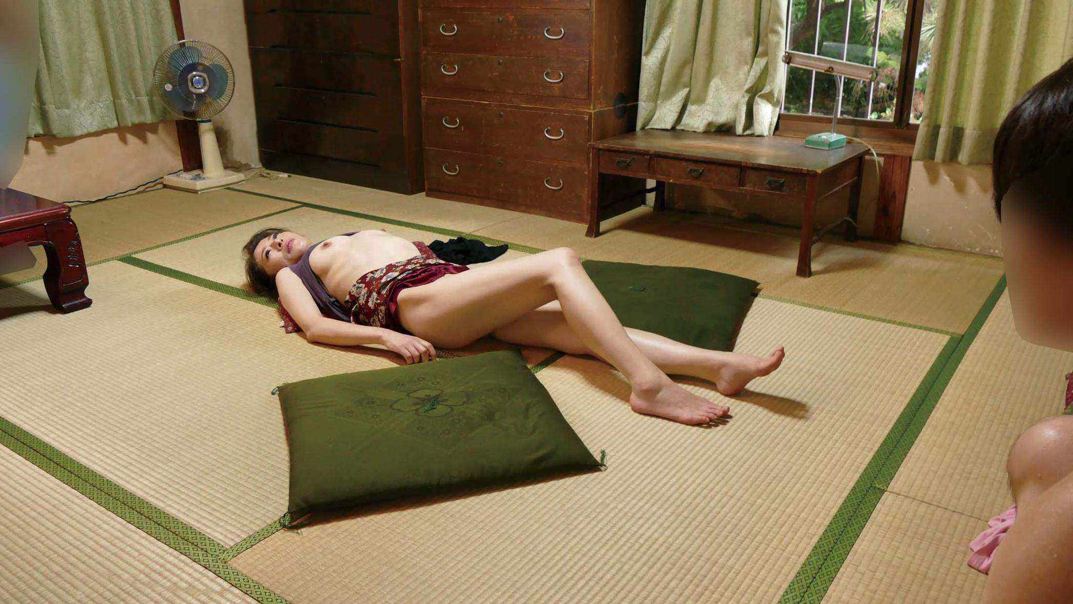 まさかこの歳でレイプされるなんて・・・人妻暴行 誰にも言えない家庭内強姦の実態 美熟女強制性交12人4時間