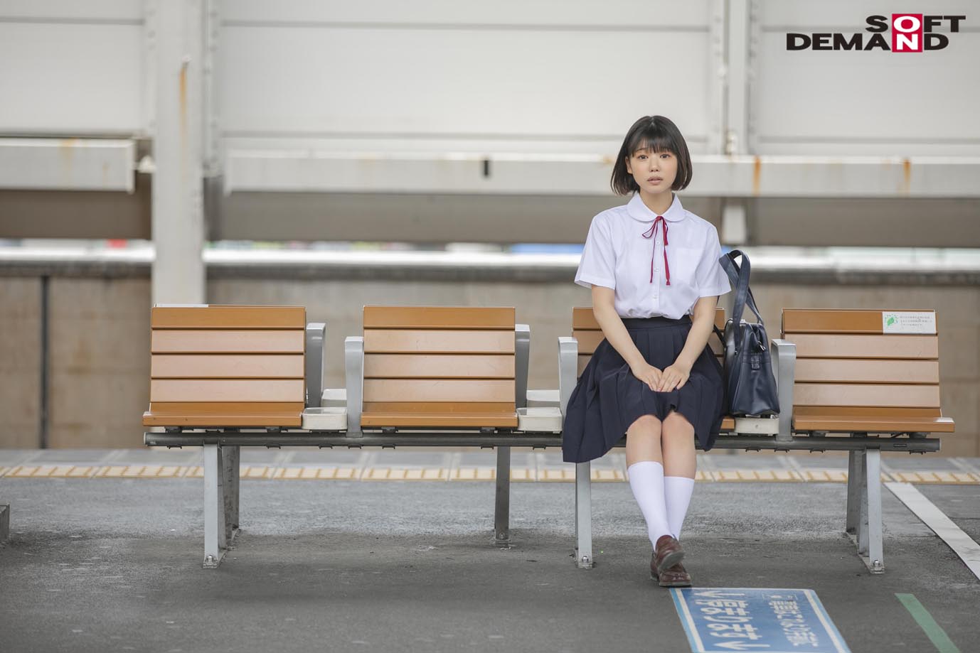 青春美少女がデカチン絶頂 バナナサイズの巨根をミニ膣にねじ込む超イキまくり4SEX 桃乃りん