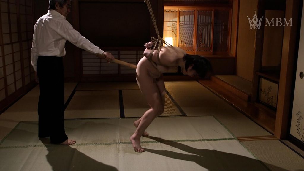 マゾ気質が開花した巨乳妻は何度もお漏らしを繰り返し極上の牝●●と堕ちて行く！