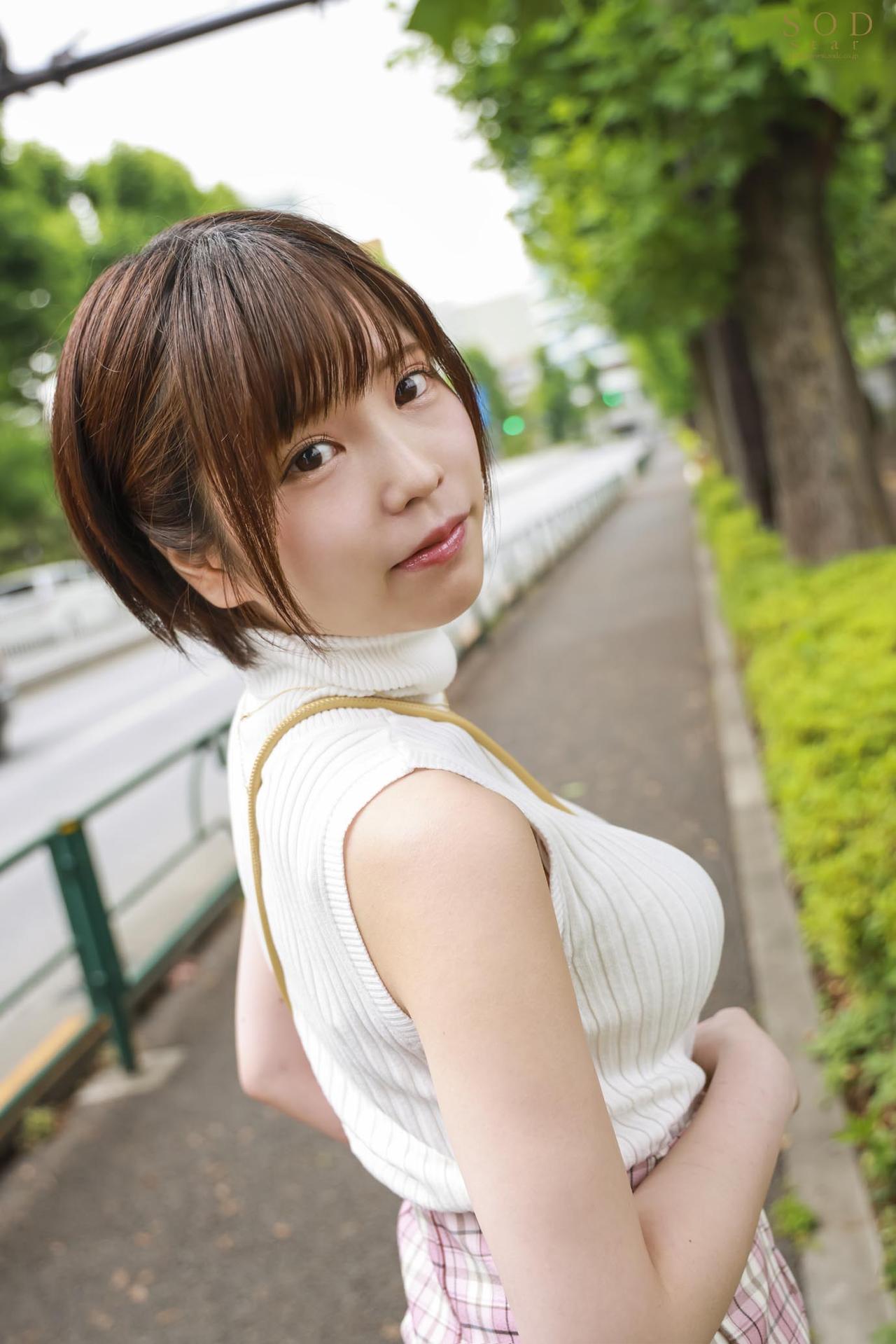 月乃ひな AV debut 上向き釣り鐘型の天然Hカップ美巨乳 博多美人20才