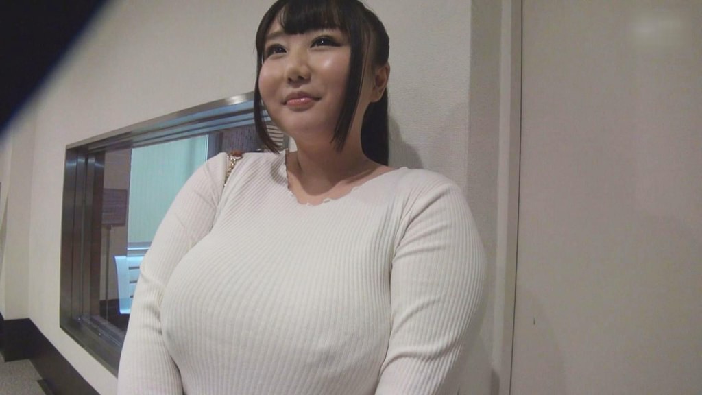 Iカップむっちり巨乳を便所に連れ込み中●し