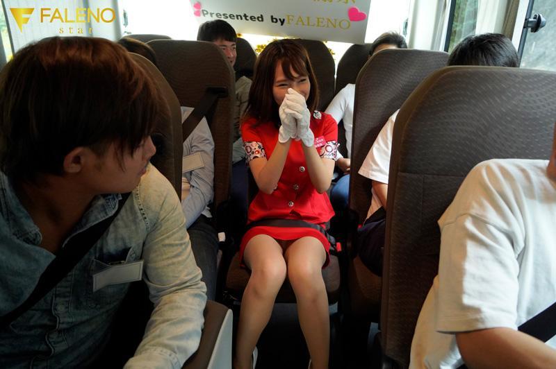 Лапали истории. Японцы в общественном транспорте. Японки в общественном транспорте. Японские девочки в общественном транспорте. Девушки японки в общественном транспорте.