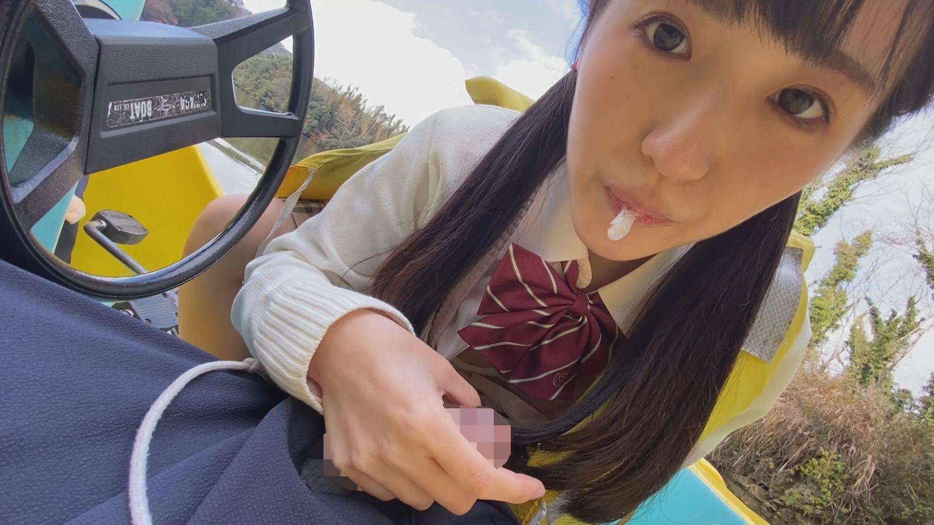 接吻露出　学校では優等生を演じてるベロちゅう好きな本物ビッチ。所構わず自撮りでわいせつ発情デート