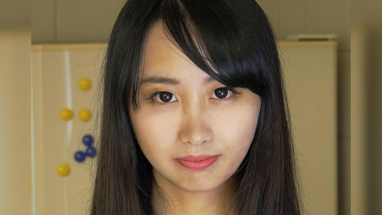 るい 25歳 人妻