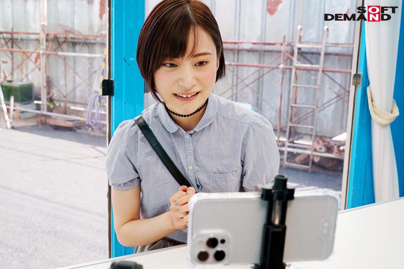 マジックミラー号 上京女子大生限定! 彼氏とTV電話中にぶるぶる激震アクメ椅子スイッチON!バレずに電話しきったら賞金獲得!のハズが…クリトリス超刺激でご無沙汰おま〇こから漏れ滴る大量潮吹き