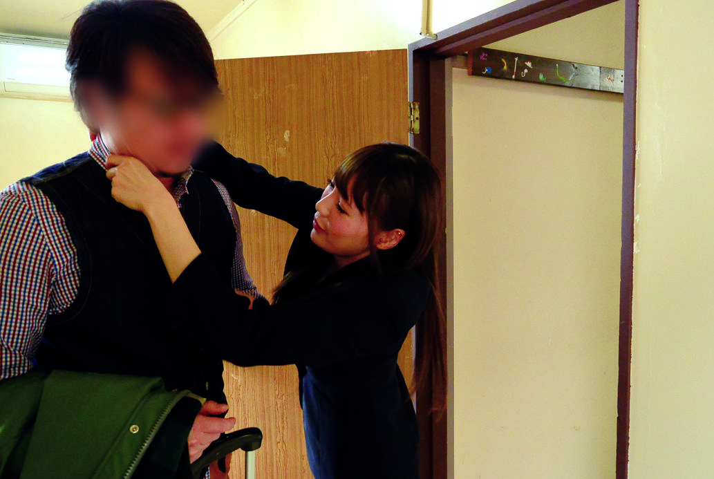 姉が泥酔して弟の部屋にきた…義兄の出張中に中出し…日向うみ