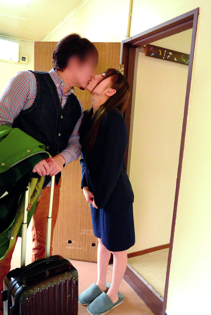 姉が泥酔して弟の部屋にきた…義兄の出張中に中出し…日向うみ