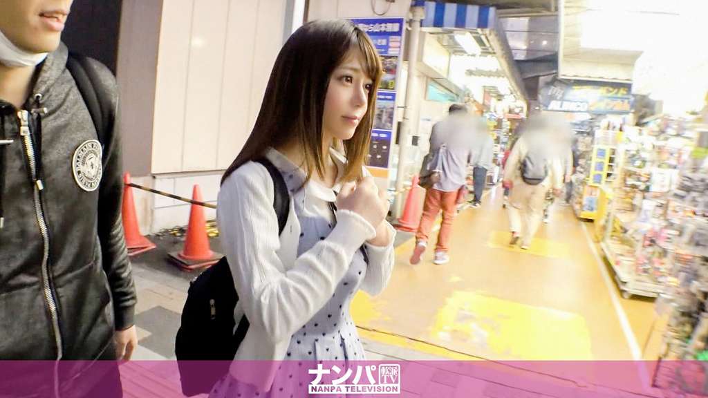 マジ軟派、初撮。 1350 【美人過ぎるア○メイト店員は超絶ムッツリ!】夕暮れ時の秋葉原でゲットした美少女は、1年以上もセックス無しで欲求不満??胸も太もももアソコもお触りOKで、無毛マ○コを責めれば止まらないスプラッシュ潮吹き!エンジンかかって美味そうにチ○ポをしゃぶり、最後はリズミカルな腰使いの騎乗位で快感の向こう側へ!フタを開ければ、とんでもないムッツリ女子であった?!
