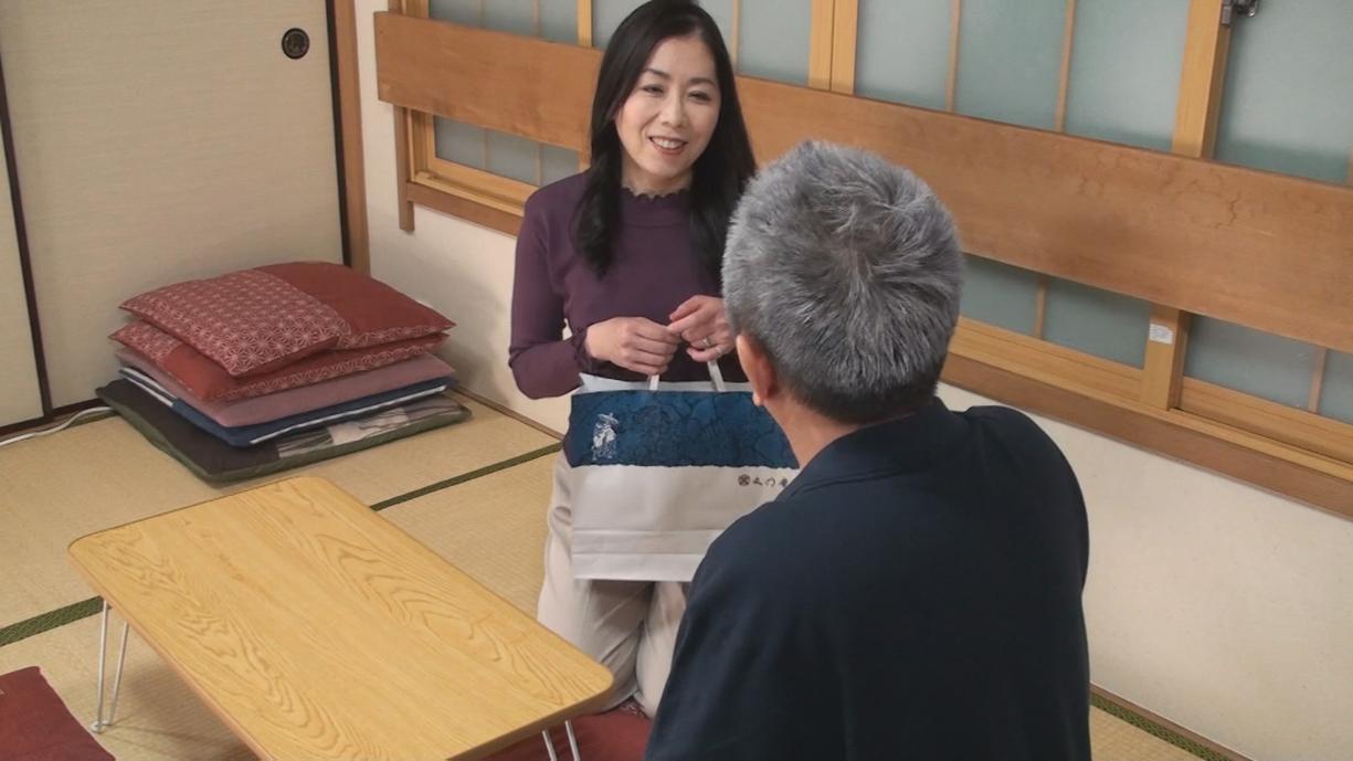 山村集落のおばさんを喰いまくる絶倫自治会長の猥褻隠し撮り映像2