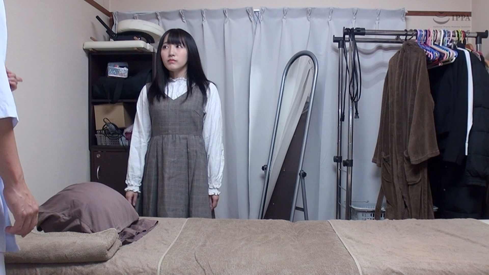 媚薬オイルマッサージ痴漢盗撮＆中出し素人娘VOL.21超強力媚薬を配合したマッサージオイルを施術中に知らずに塗りこまれたオンナは、身体の火照りに驚き、チ〇ポを欲しがる自分に戸惑い、垂れ出したマン汁に恥ずかしがりながらも生ハメ中出しまで欲してしまう！
