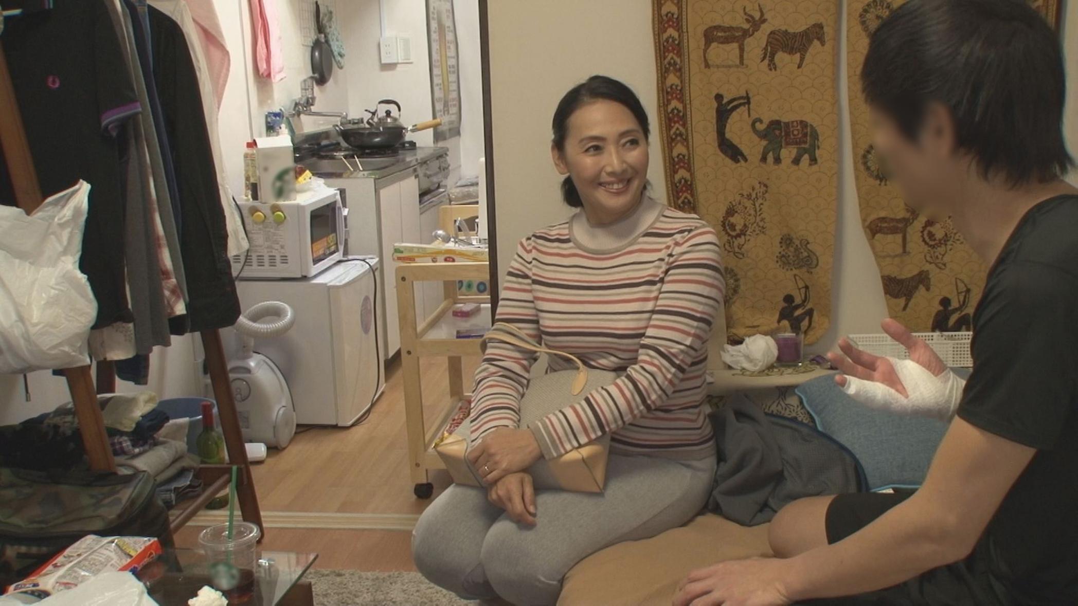 五十路六十路 デカチン学生宅で乱れ狂う熟年お掃除おばさんのレンタル中出しSEX~抑えられない欲望と生々しい浮気映像~ 30人8時間