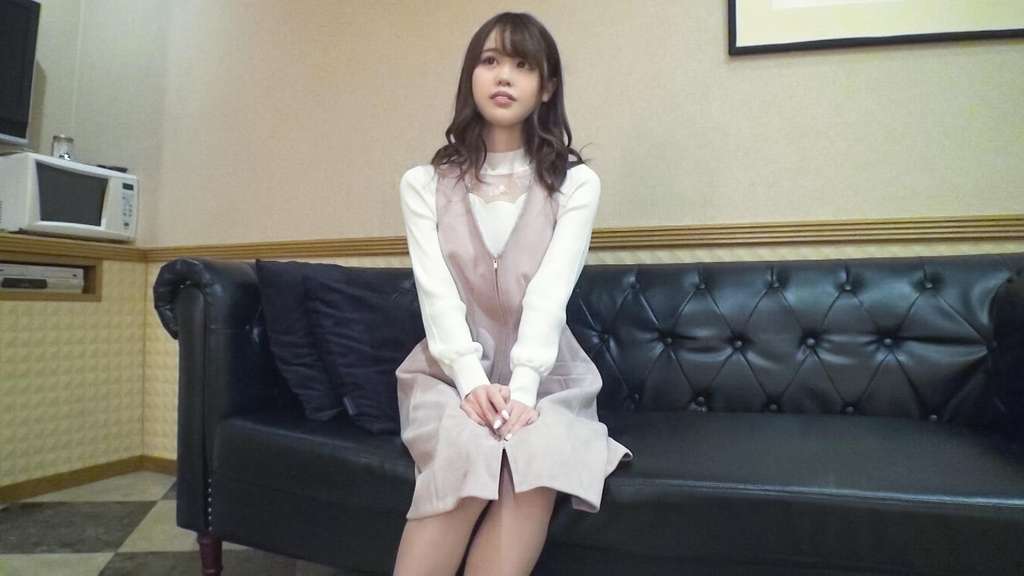 【初撮り】ネットでAV応募→AV体験撮影 924 彼氏と別れて傷心中の美少女がAV初出演!手マンで『ごめんなさぃいい!』とビシャビシャ潮吹き!寝バックで痙攣絶頂しちゃうムッツリスケベ娘♪