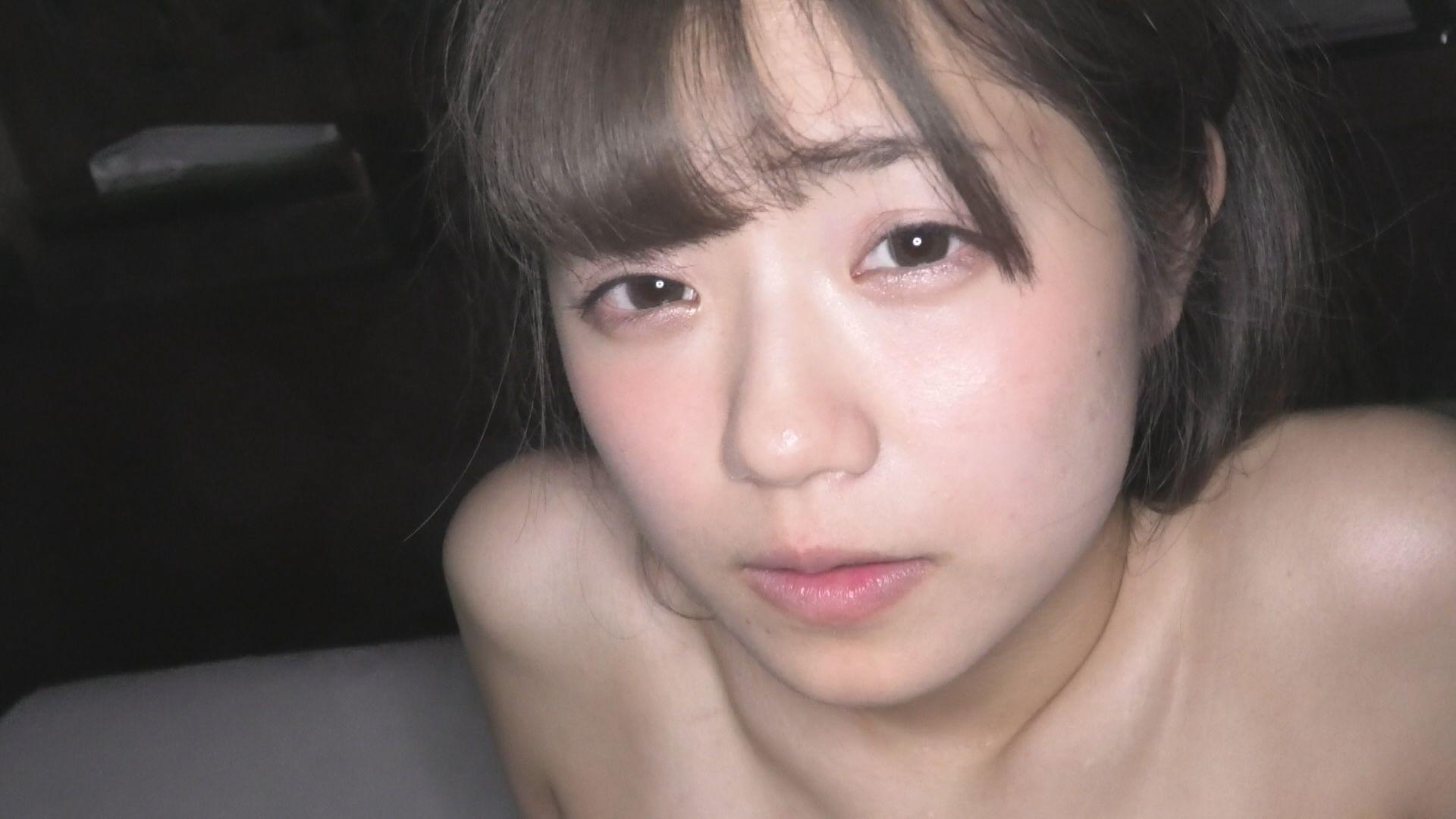 圧倒的美少女の小柄ボディをぶち壊すほどの激しいエッチで生ハメ貫通した記録!