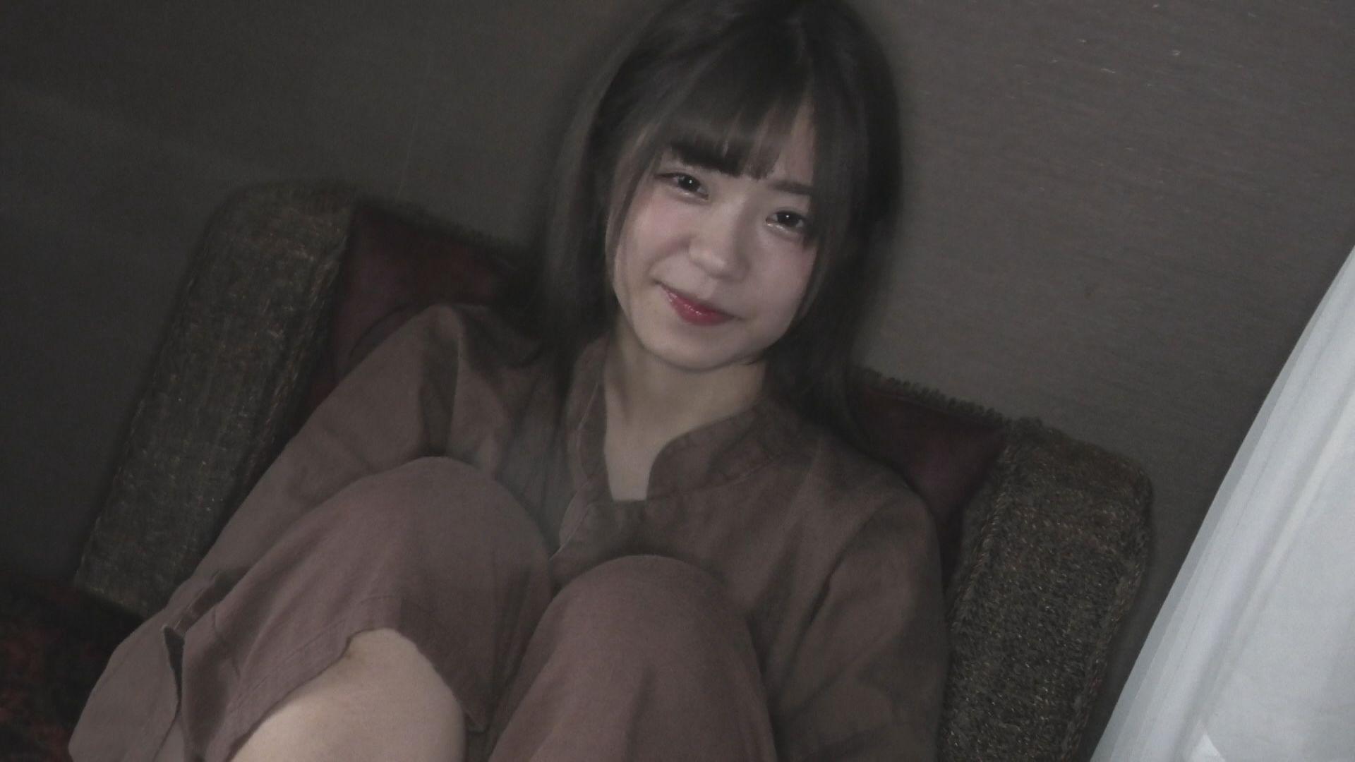 圧倒的美少女の小柄ボディをぶち壊すほどの激しいエッチで生ハメ貫通した記録!