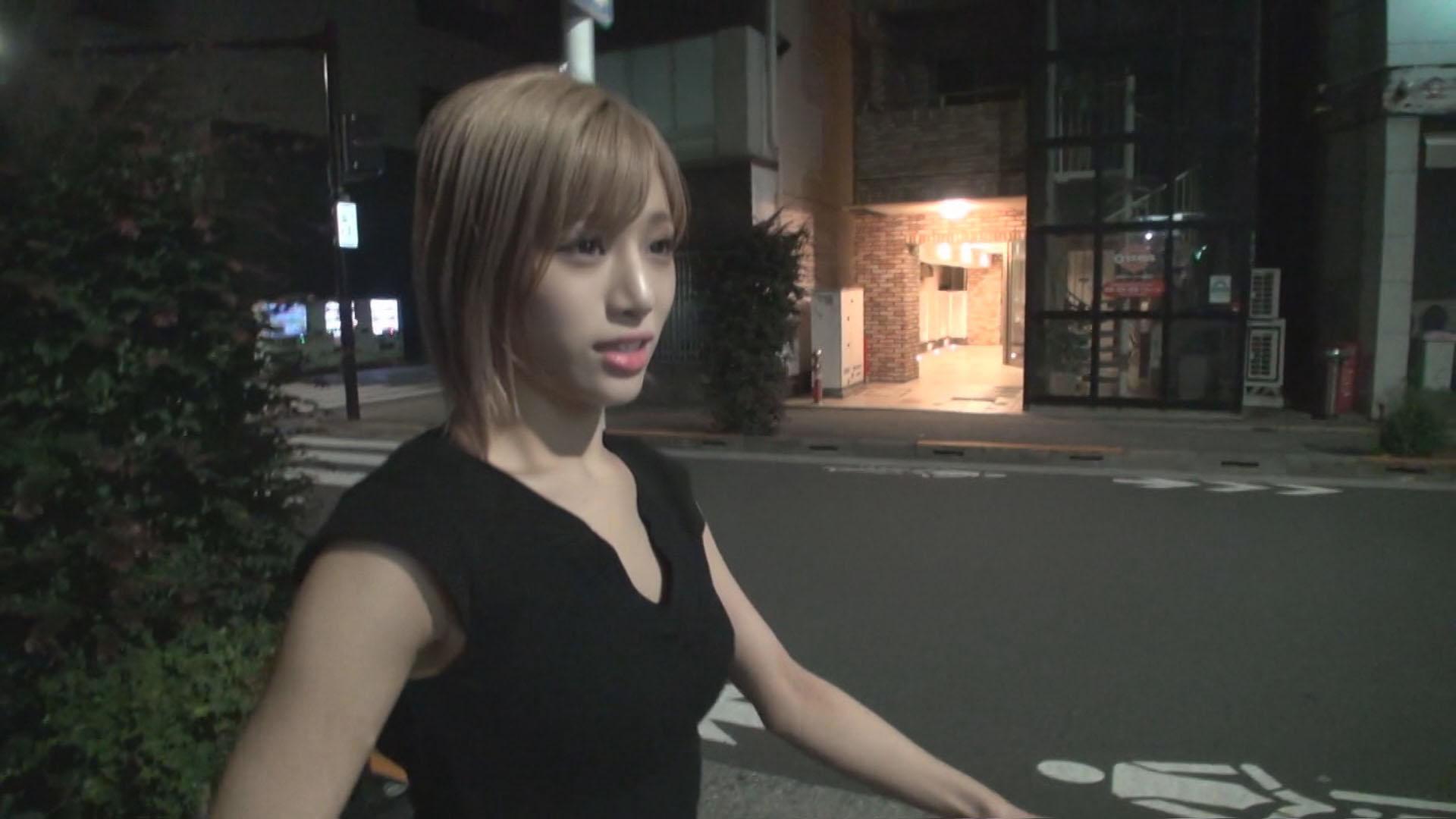 ナンパコNo.01 深夜帰宅途中のスベ肌金髪美スタイルのド派手ネイルなギャルをナンパして連続中出し!
