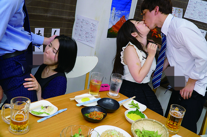 居酒屋で飲んでいるおばさん2人組に強引にナンパ相席し痴漢したら怒るどころか感じまくってるので生ハメ中出しさせていただきました！！