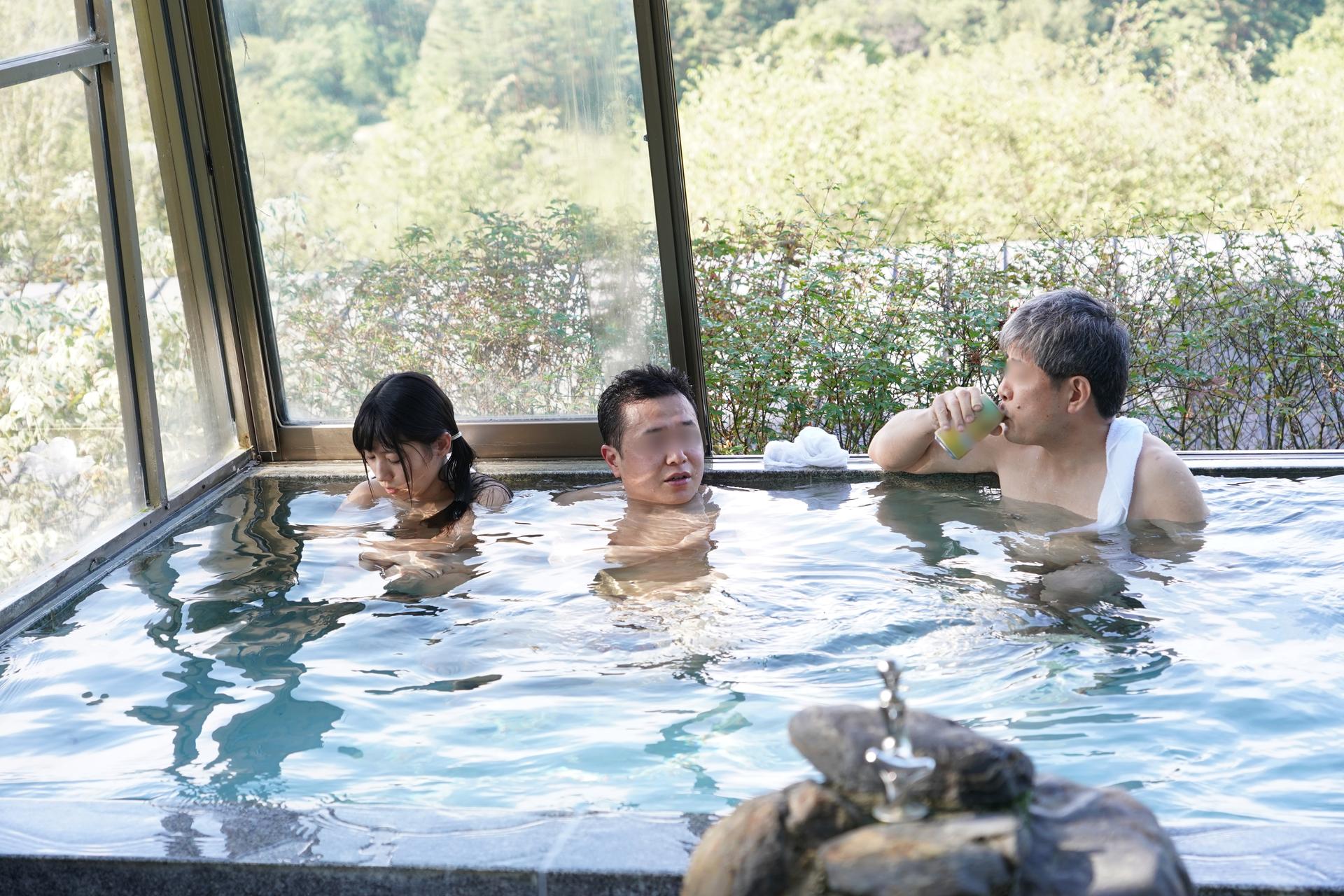 男の浪漫!秘境混浴温泉を求めて・・・(下心を隠して)混浴温泉に入ったら、ウブでおませなひよこ女子にちんちんバカになるほどおち〇ぽみるく絞りとられた