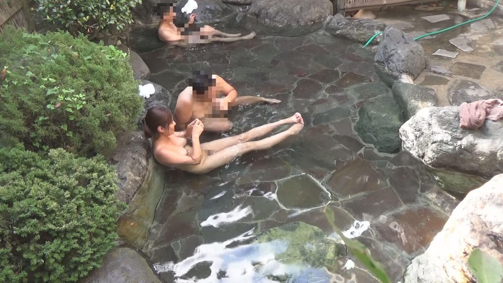 老若男女の汗汁だくだく●撮 温泉でセックス4
