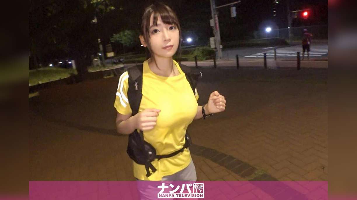 【夜ランニング女子ナンパ！】夜の公園を走る清純スレンダー美女！半ば強引に引き留めホテルへ誘い、スケベな美巨乳ストレッチからの大量潮吹き&イキ過ぎて涙目セックス！