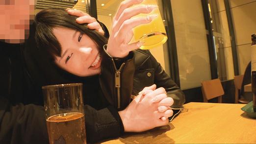 【激震】マシュマロ巨乳、爆釣!! 人妻にお酒とザーメン飲ませてみました @新宿 地方の人妻限定 巨大バスターミナル前で訳アリ人妻をナンパしてみた13