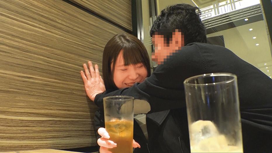 【激震】マシュマロ巨乳、爆釣!! 人妻にお酒とザーメン飲ませてみました @新宿 地方の人妻限定 巨大バスターミナル前で訳アリ人妻をナンパしてみた13