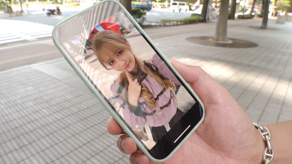 【配信専用】【剛毛びちゃマンぴえん】推しは尊い…でも財布は空っぽ！ライブ遠征・限定グッズによる課金地獄まっしぐら！イケメンに弱すぎるジャ●オタギャルが白目剥き出しのアヘ顔で理性崩壊！びっしりと生い茂るマン毛から滴り落ちる大量潮！肉感ボディをガッツリ突かれて中出し&顔射！ライブ前に詰みｗｗｗ【おち●ぽ様とあそぼ。】【りかめろ】