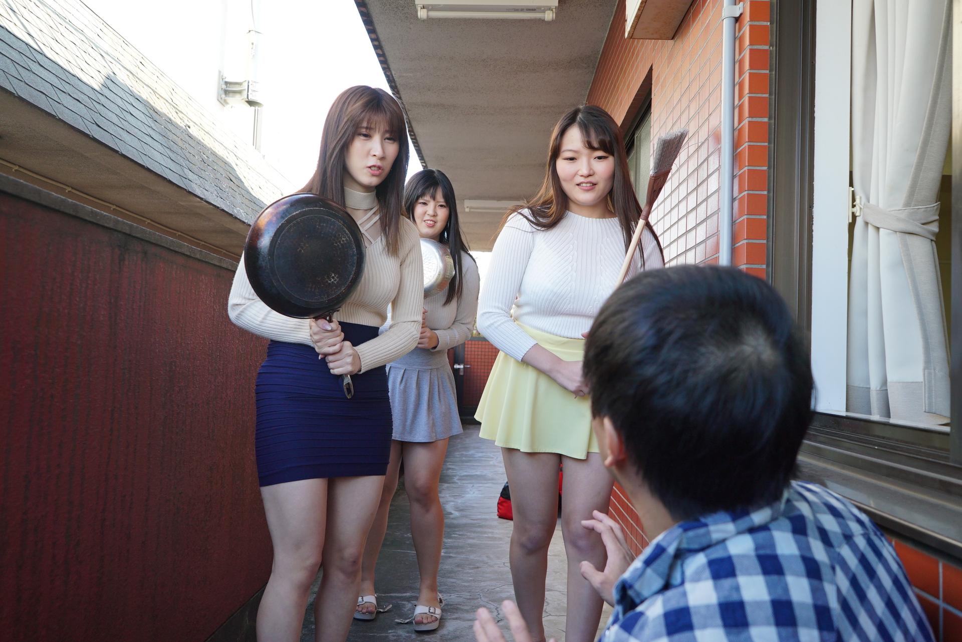 巨乳女子だらけのシェアハウスに入居したら男は僕一人！？ムチムチの部屋着から突き出たデカパイがエロ過ぎてもう我慢できません！！