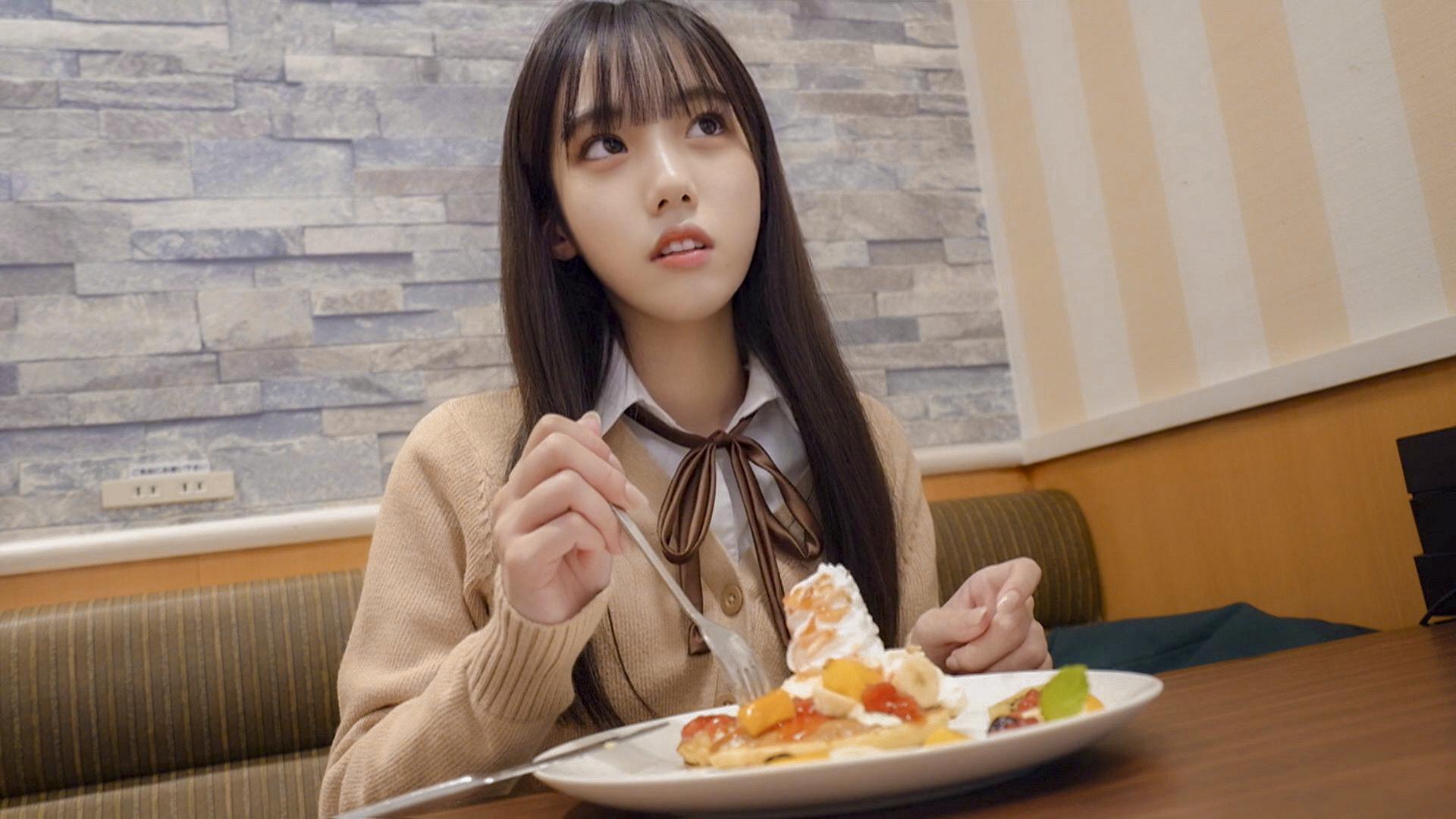 スカートの中、女の子の秘密 色白優等生はご奉仕型ドMでなんでも舐めちゃう甘えん坊さん
