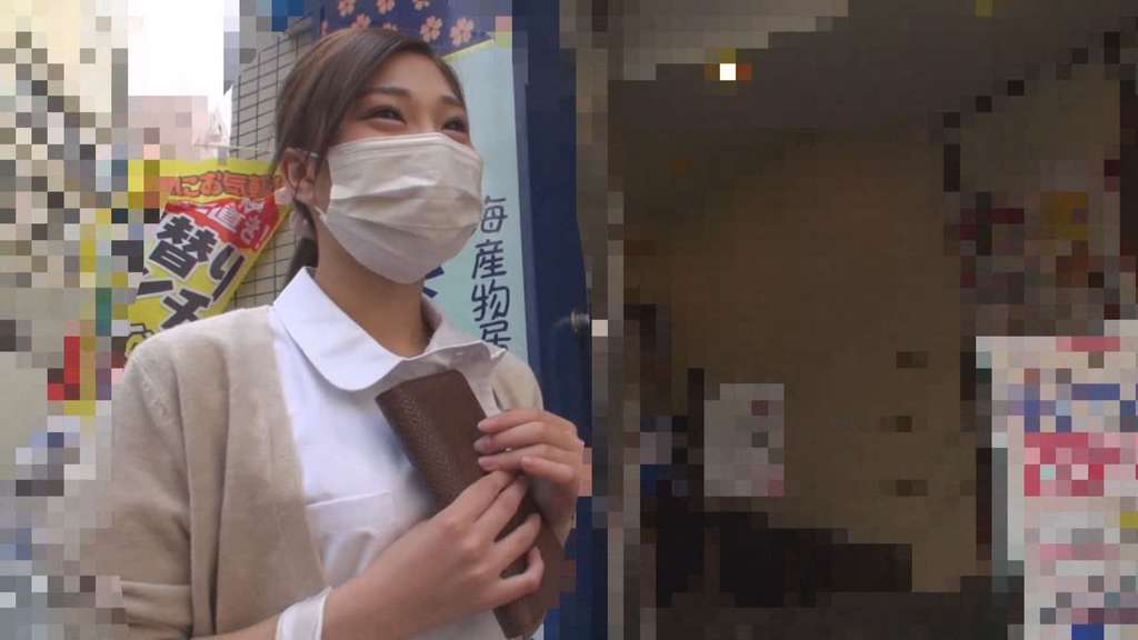 見た目ギャルなのに歯科助手のミニマム美少女真希ちゃんの職場にアポなし突撃!からの野外露出&フェラ