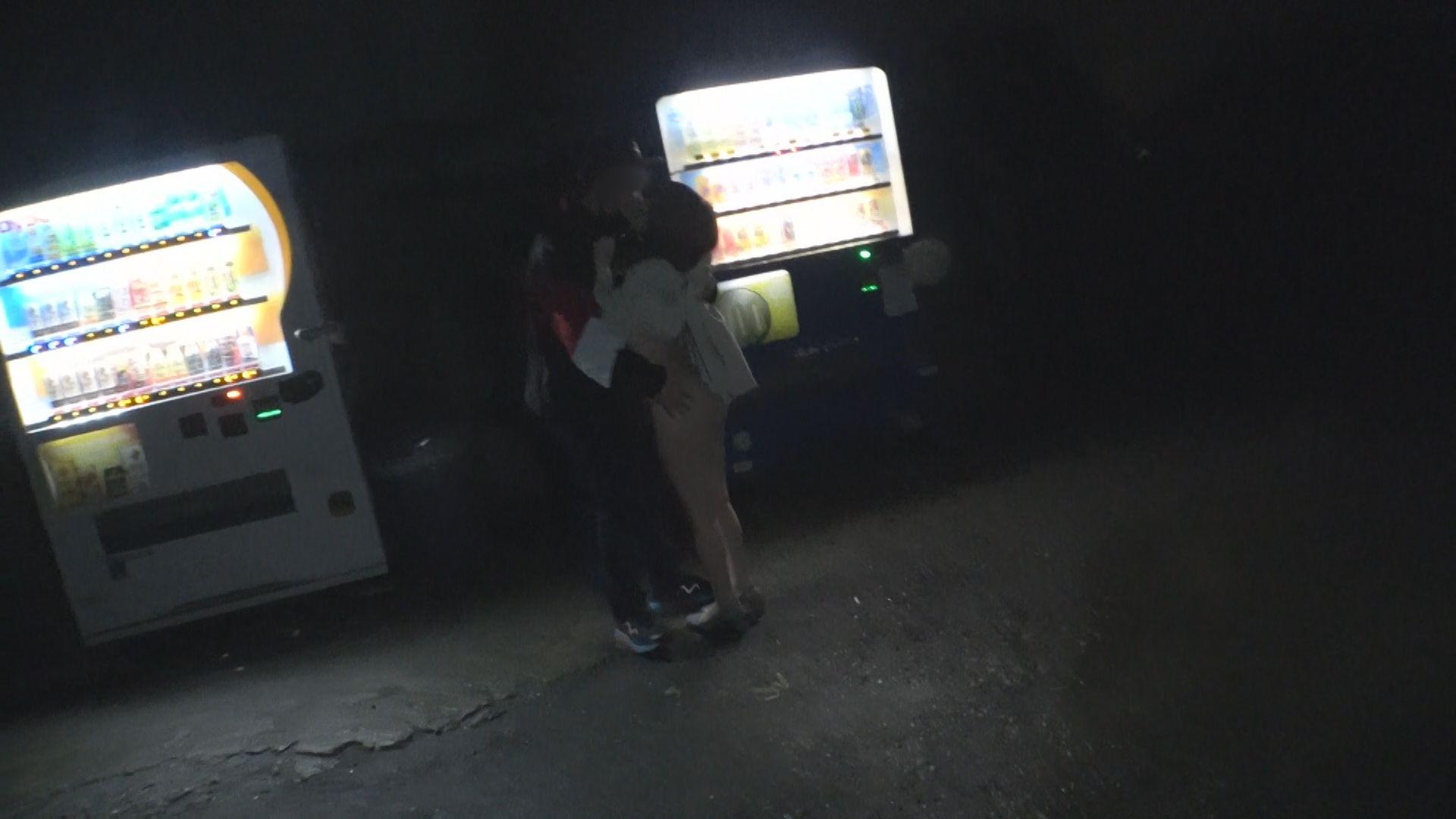 真夜中露出 ち○ぽ好き巨乳ちゃんとYOASOBI 即ハメ散歩