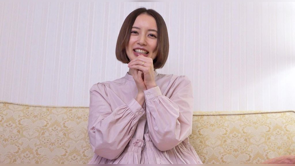 人妻にセーラー服を着せてお試しフェラ