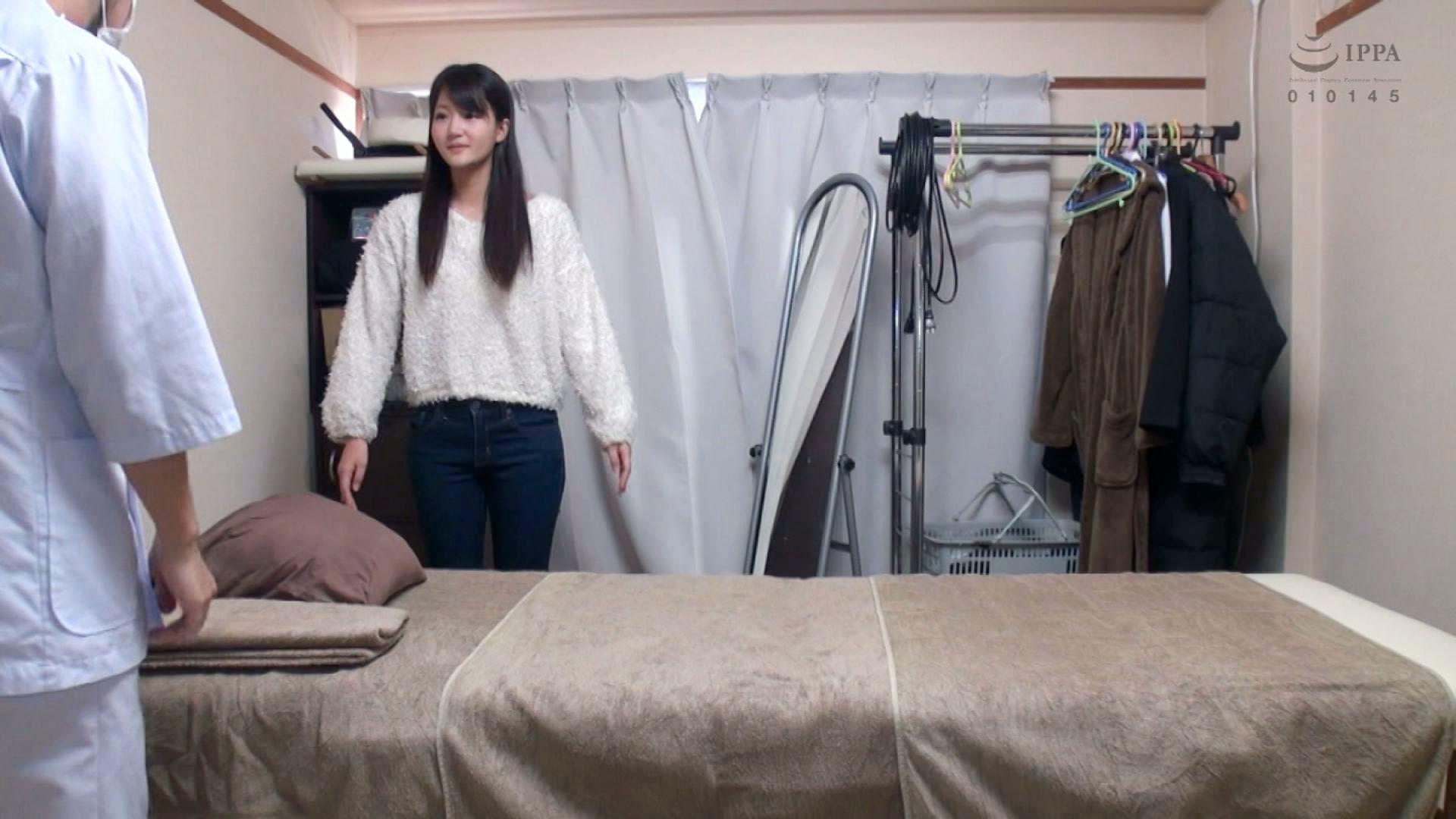 媚薬オイルマッサージ痴漢盗撮&中出し素人娘VOL.20超強力媚薬を配合したマッサージオイルを施術中に知らずに塗りこまれたオンナは、身体の火照りに驚き、チ〇ポを欲しがる自分に戸惑い、垂れ出したマン汁に恥ずかしがりながらも生ハメ中出しまで欲してしまう!
