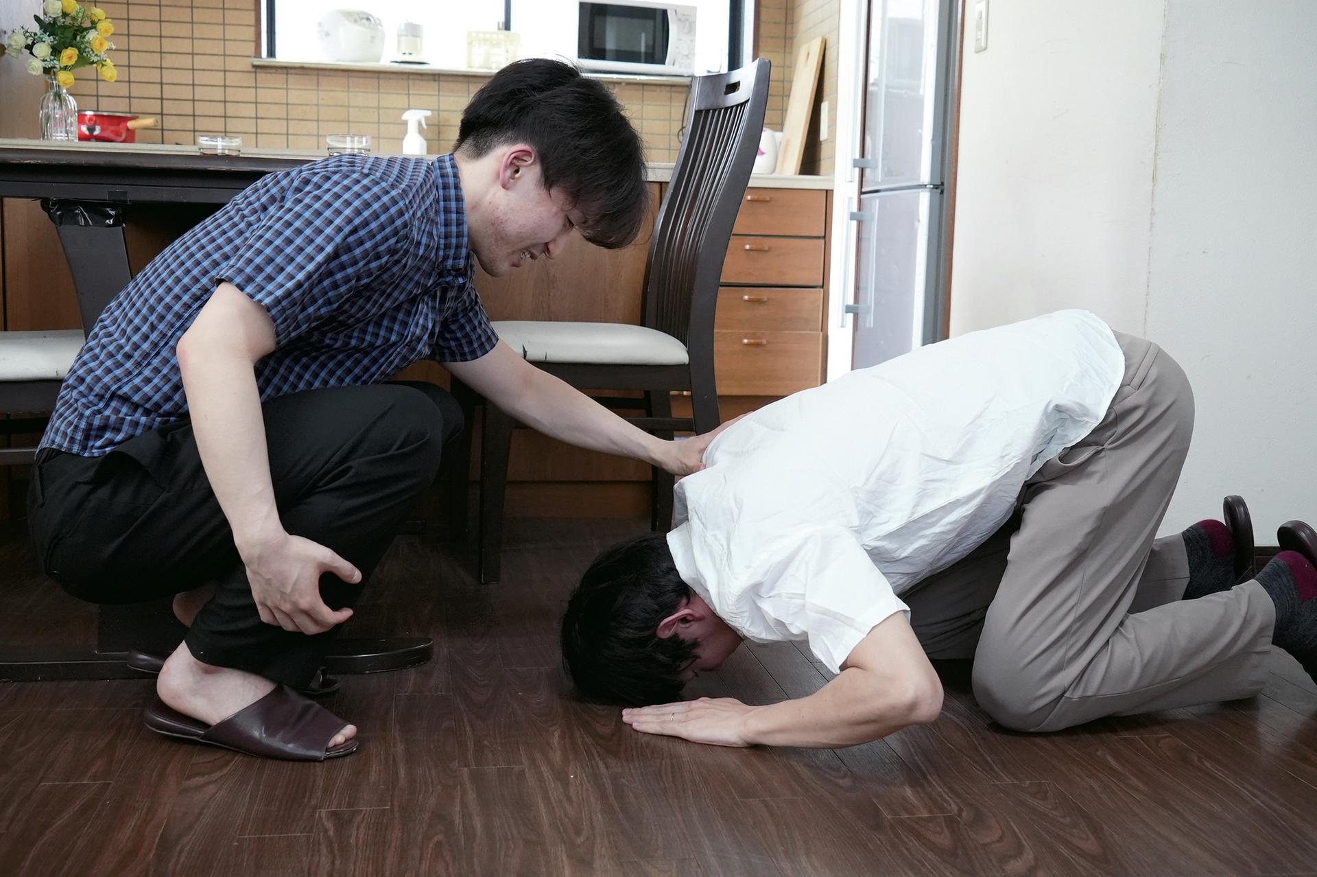 借金を肩代わりしてくれた夫の親友に寝取られた奥様