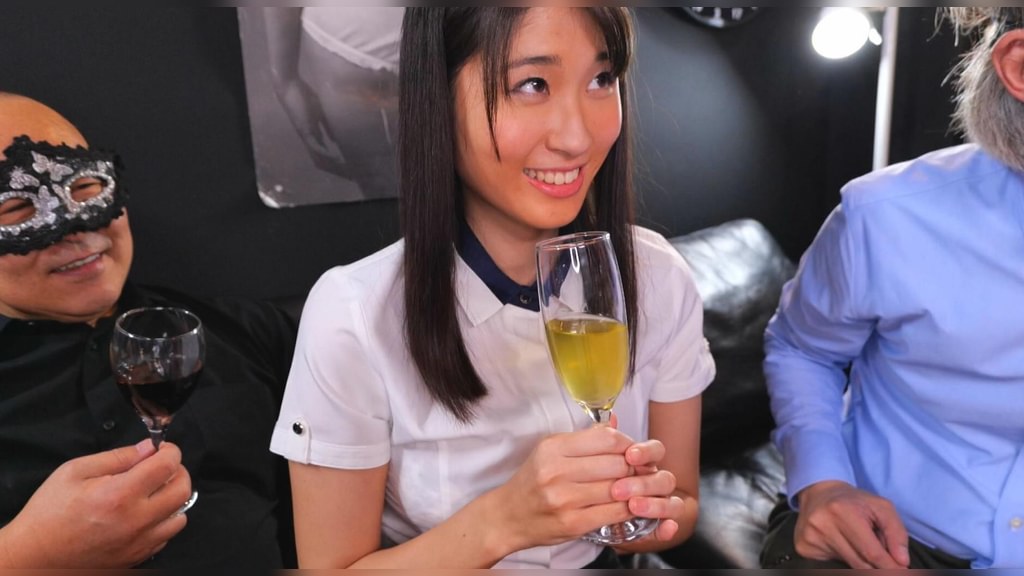 スレンダー美人は脱いだらマン毛ボーボーだった