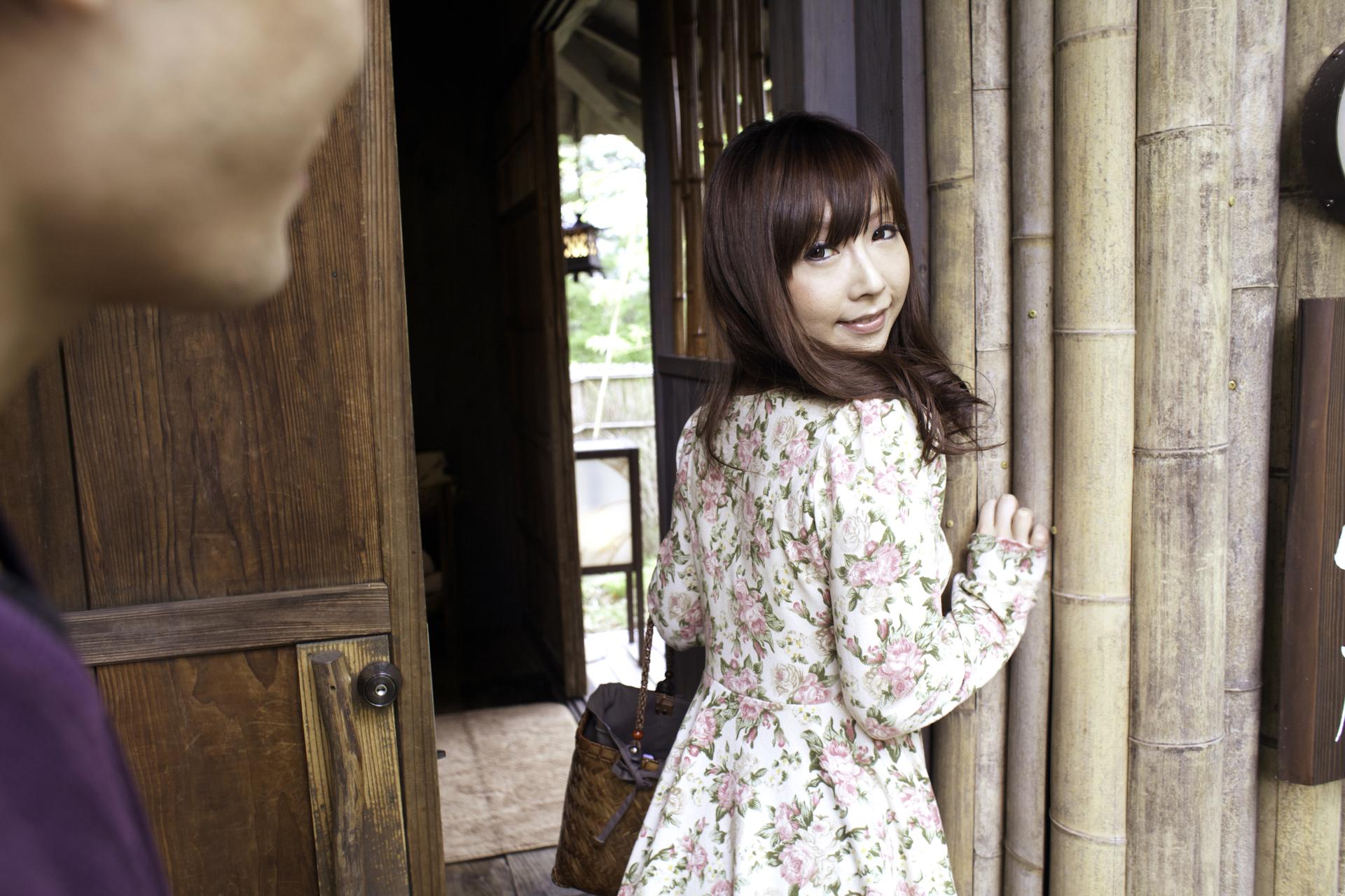 女子旅中の人妻をハメ倒せ!!旦那抜きで開放的になっている若奥様が狙い目!温泉地を旅行中の奥さんと旅先セックス18名