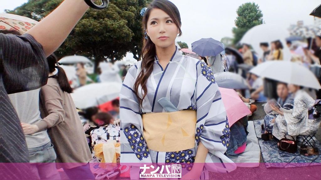 花火大会ナンパ 08 花火大会帰りの浴衣お姉様2人組をGET！先輩が一緒だからと安心しきった後輩ちゃんは●っ払って隙だらけ！別室に連れ込んでほろ●いの●込みを襲っちゃうよ～♪はだけた浴衣姿がたまらない！