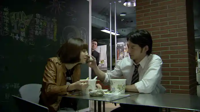 絡み合った３本の赤い糸