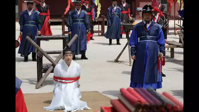動き出す策略