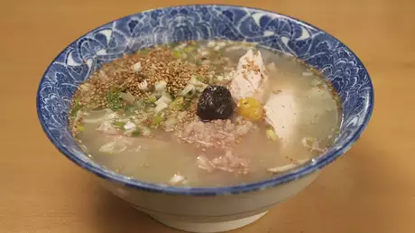 「中央区 銀座の韓国風天ぷらと参鶏湯ラーメン」