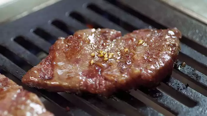 「東京都八王子市 小宮町のヒレカルビとロースすき焼き風」