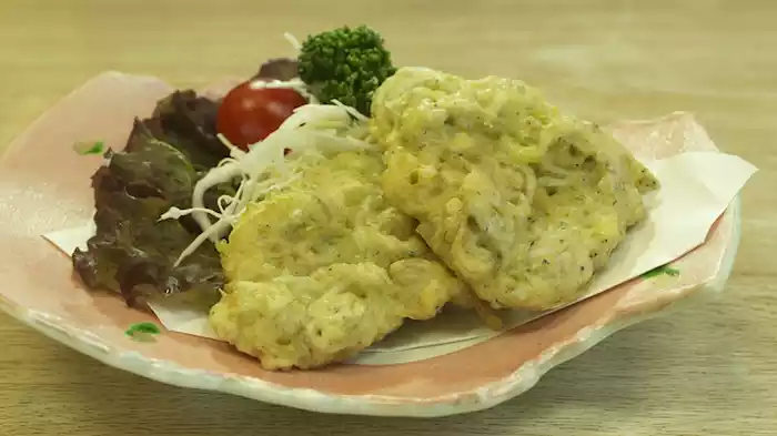 「愛知県知多郡 日間賀島のしらすの天ぷらとたこめし」